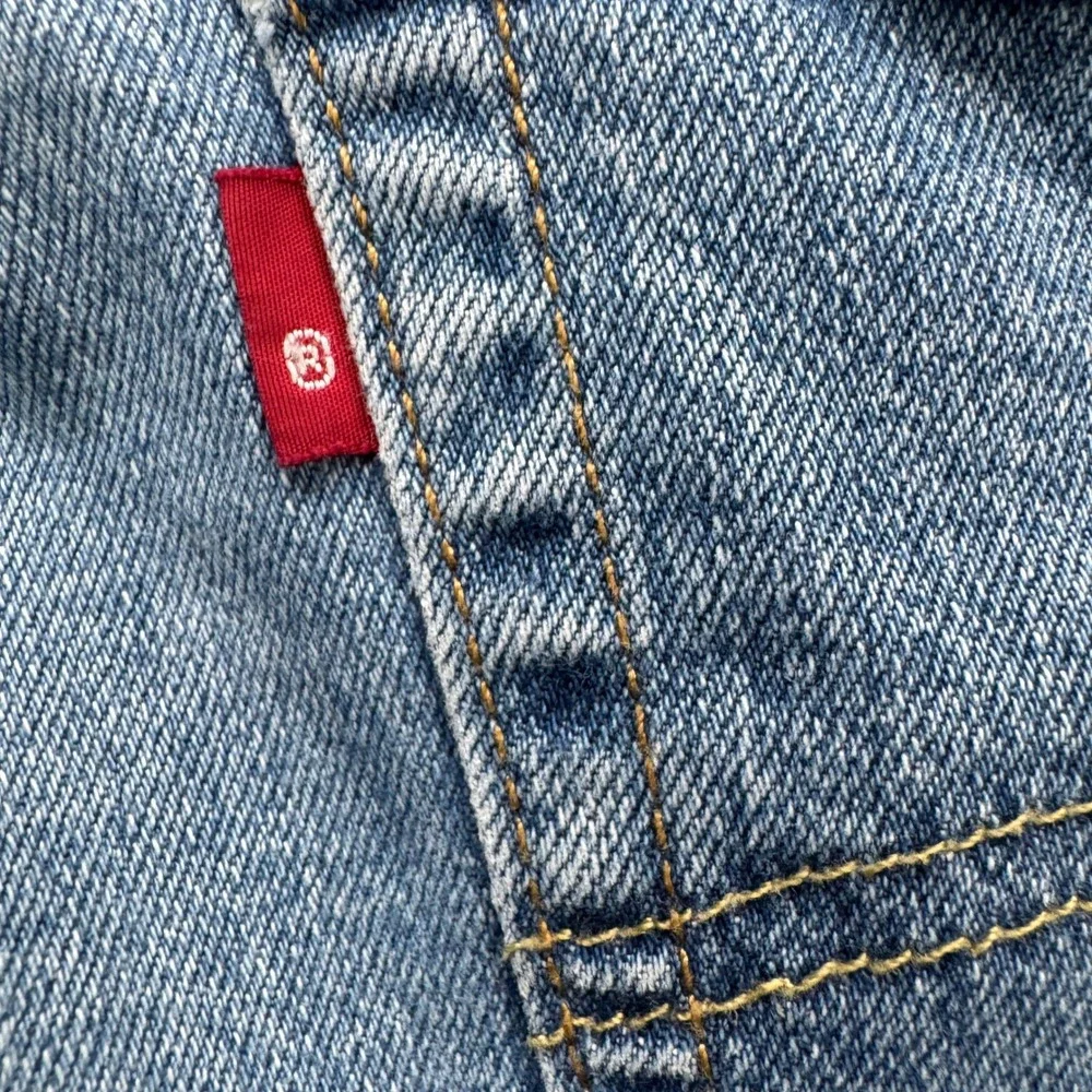 Levi's 505‎ Regular Fit Jeans Mens 34x32 Light Wash Blue 30in Inseam Denim